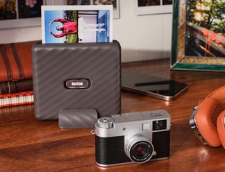 FUJIFILM X half™: Making instax™ Prints