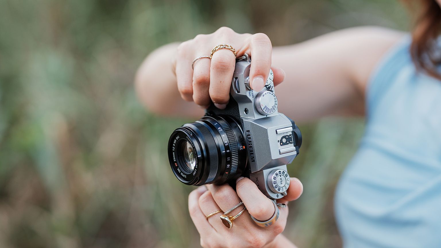 FUJIFILM Shop USA | FUJINON XF35mmF2 R WR: Eight Key Features