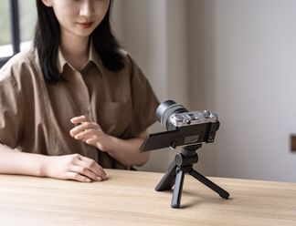 Why Face Detection Autofocus is Essential for Vloggers